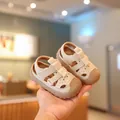 Beigefarbene Babysandalen mit weicher Sohle, Sternenmuster und Zehenschutz-Design - Beige