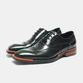 Elegante dunkelgrüne Oxford-Schuhe aus glänzendem Leder mit oranger Sohle für Herren - 38 / Dunkelgrün