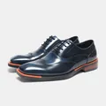 Stilvolle marineblaue Oxford-Schuhe aus Glanzleder mit kontrastierender orangefarbener Sohle - 38 / Saphirblau