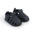 Primo piano di sandali primi passi per neonati blu navy traspiranti con velcro - Blu