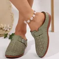 Dettaglio di sabot verde salvia con suola alta e decorazioni traforate al laser - 36 / Verde