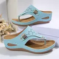 Tongs à talons compensés bleu clair pour femmes avec motifs découpés au laser. - 36 / Sandales Compensées Découpe Laser (389) / Bleu ciel