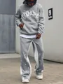 Vue détaillée d'un ensemble de jogging gris pour homme avec étoiles et motif graphique. - S / Haut Et Bas / Gris clair