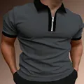 Detailaufnahme eines grauen Herren-Poloshirts mit Struktur und schwarzem Reißverschluss-Kragen - Dunkelgrau
