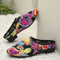 Elegante schwarze Mesh-Mules für Damen mit bunter Blumen- und Paisleystickerei - Schwarz