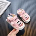 Rosa Kleinkindsandalen mit niedlichem Bären-Design und weicher, rutschfester weißer Sohle - Rosa