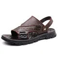 Sandales en cuir marron pour hommes avec finition texturée et semelle souple noire durable - Marron