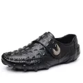 Mocasines de cuero genuino negro para hombre con textura de cocodrilo y hebilla. - 38 / Negro