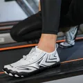 Weiße atmungsaktive Mesh-Wasserschuhe für Herren mit schwarzen Streifen und rutschfester Sohle - 36 / Weiß
