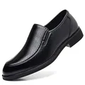 Klassische schwarze perforierte Leder-Loafer für Herren mit atmungsaktivem Business-Stil - 37 / Schwarz Hohl Geschnitten