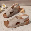 Elegantes sandalias de plataforma caqui para mujer con correas cruzadas y punta abierta - Caqui