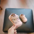 Atmungsaktive rosa Baby-Lauflernsandalen mit Mesh und Klettverschluss für Kleinkinder - Rosa