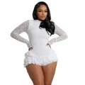 Elegante pagliaccetto in pizzo bianco a maniche lunghe con orlo a balze e schiena nuda - Bianco