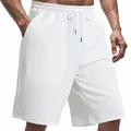 Dettaglio dei pantaloncini bianchi da uomo con trama jacquard a rombi pesante - Taglia S / Pantaloni e gonne / Bianco