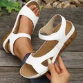 Eleganti sandali bianchi con zeppa e platform per donna con cinturini in velcro - Bianco