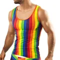 Gros plan d'un débardeur de sport pour homme avec des rayures arc-en-ciel verticales - M / Hauts / Arc-en-ciel