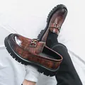 Mocassins en cuir marron à motif crocodile pour hommes avec semelle épaisse pour le bureau - 38 / Brun Foncé