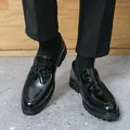 Mocassins noirs pour hommes avec glands, texture crocodile et semelle crantée épaisse - 38 / Noir