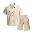 Dettaglio della trama del completo uomo beige in velluto a coste con camicia e shorts - Albicocca
