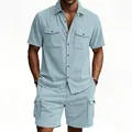 Vorderansicht von hellblauem Cord-Kurzarmhemd und passenden Cargo-Shorts für Herren. - S / Oberteil Und Unterteil / Hellblau