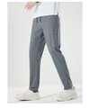 Detail van de grijze ijszijde sneldrogende vrijetijdsbroek op model - M / Bottoms / Cilindrische Stijl / Grijs