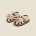 Süße cremefarbene Lauflernsandalen für Kleinkinder mit Blumen-Schleife und Klettverschluss - Innenlänge 11.0cm / Blumenschleife Prinzessinnen-Schuhe (38MBX7052) / Beige