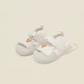 Sandales d'été blanches élégantes pour tout-petits avec détail cœur et fermeture velcro - Longueur Intérieure 13cm / Sandales à Bout Fermé avec Décor Cœur (13MBX9152) / Beige