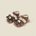 Süße dunkelbraune geschlossene Prinzessinnen-Sandalen für Kleinkinder mit Schleife - Innenlänge 12cm / Farblich abgesetzter Bogenstil (9MBX8132) / Braun
