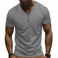 Vista detallada de la textura acanalada gris de la camiseta Henley de manga corta para hombre - Gris Vigoré