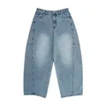 Hoogwaardige denim jeans met hoge taille en gebogen pijpen in lichtblauwe wassing - S / Bottoms / Lichtblauw