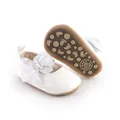 Gedetailleerd overzicht van witte babyprinsessenschoenen met mesh-strik en antislipzool - Wit