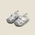 Graue atmungsaktive Mesh-Baby-Sneaker mit Kollisionsschutz für Kleinkinder und Säuglinge - Silber