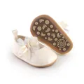 Detail van crème prinsessenschoenen voor baby's met gaasstrik en antislipzool - Broken Wit