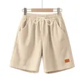Dettaglio pantaloncini in velluto a coste beige con coulisse, elastico e tasche - Albicocca