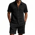 Detail des schwarzen Herren-Kord-Sets mit Kurzarmhemd und Shorts für den Sommer. - S / Oberteil Und Unterteil / Schwarz