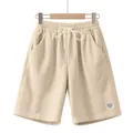 Dettaglio di pantaloncini di velluto a coste beige con coulisse e trama a coste di qualità - Taglia S / Pantaloni e gonne / Albicocca