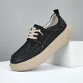 Mocassins pour hommes en cuir noir avec semelle épaisse beige et design à lacets - 38 / Noir