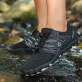Schwarze atmungsaktive rutschfeste Outdoor-Wasserschuhe mit Mesh und elastischen Bändern - 35 / Schwarz