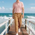 Lässiges rosa Poloshirt und khakifarbene Leinenhose für Herren für den Sommer am Meer - Rosa Oberteil und Braune Hose