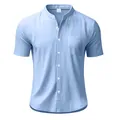 Vista detallada de camisa de lino azul claro de manga corta con cuello mao y bolsillo frontal - Azul claro