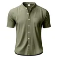 Detalle de una camisa de lino verde oliva de manga corta con cuello mao para hombre - Verde Militar
