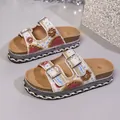 Platform sandalen in bohemian stijl met kralen, strassteentjes en metalen gespen. - 35 / Wit