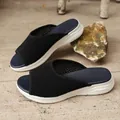 Chaussons plats en maille noire respirante pour femmes avec semelle blanche confortable - Noir