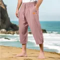 Gedetailleerde weergave van roze linnen strandbroek met trekkoord voor heren aan de kust - S / Bottoms / Roze