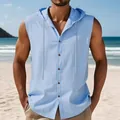 Dettaglio della camicia in lino azzurro con cappuccio senza maniche e bottoni da uomo - Azzurro