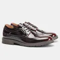 Vista dettagliata delle scarpe Brogue in pelle verniciata bordeaux con decorazioni - 7 / Borgogna