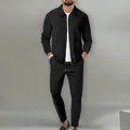 Vue d'ensemble du survêtement noir en maille gaufre pour homme avec veste zippée et pantalon. - S / Haut Et Bas / Noir