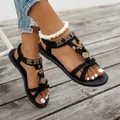 Detailansicht schwarzer ethnischer flacher Sandalen mit böhmischen Blumenverzierungen - 36 / Schwarz