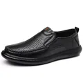 Atmungsaktive Herren-Slipper aus schwarzem Echtleder mit geprägtem Sport-Detail - Schwarz Hohl Gitter Modell