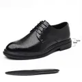 Schwarze perforierte Business-Lederschuhe mit einer bequemen 3 cm flachen Sohle. - 37 / Flacher Boden Stil / Schwarz